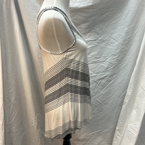 Hi-Low Hem Tunic - Picture 4 of 6